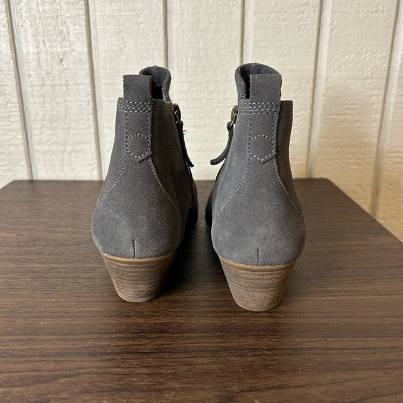 Timberland Carleton Suede Side Zip Ankle Boot, size 8.5. - Picture 4 of 7